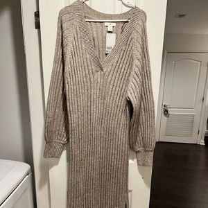 H and M sweater dress. Size XS. New with tags.